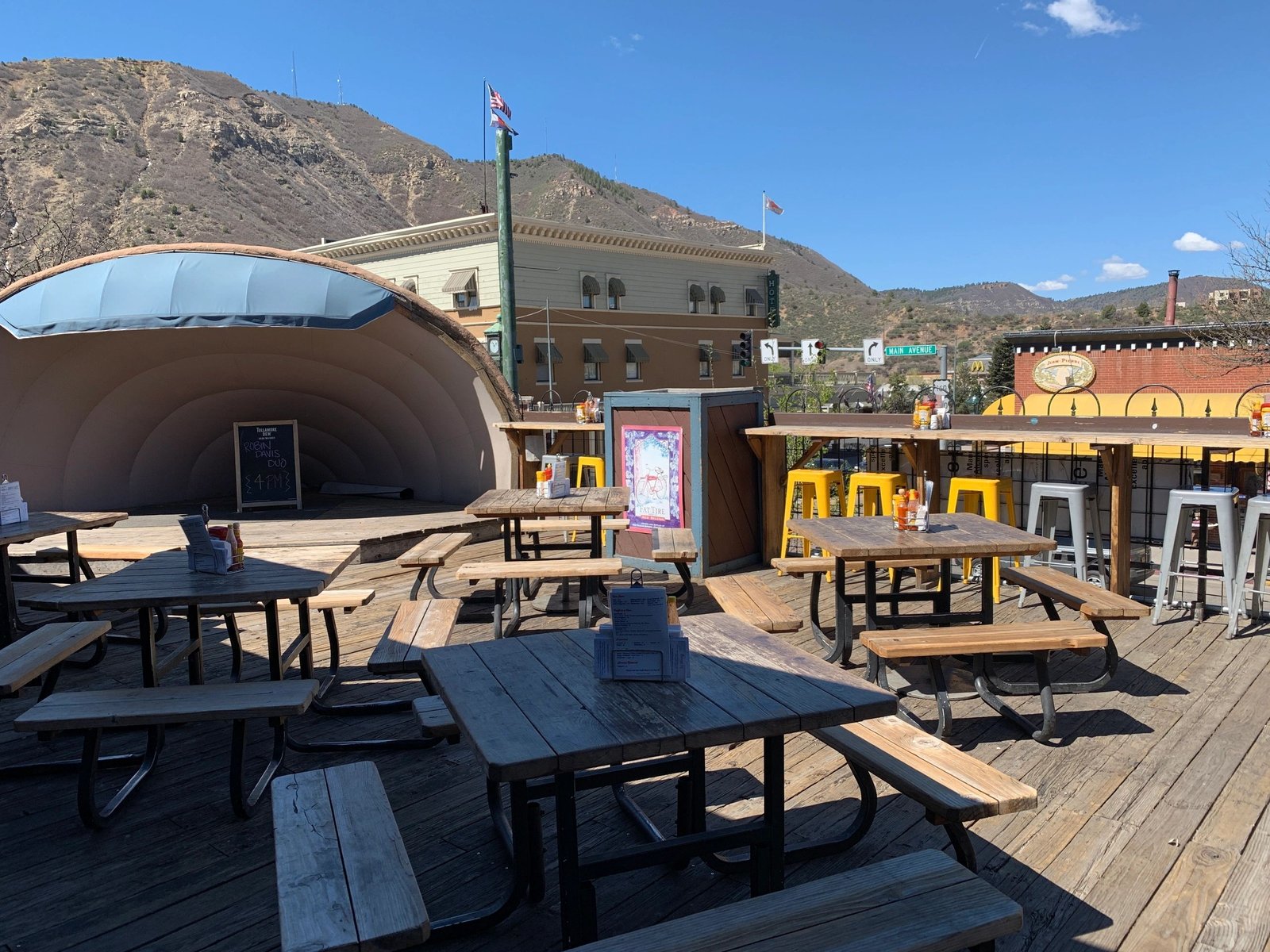 Balcony Bar & Grill (Backstage)